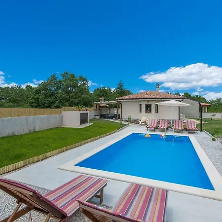 Vila Casa Blanca *